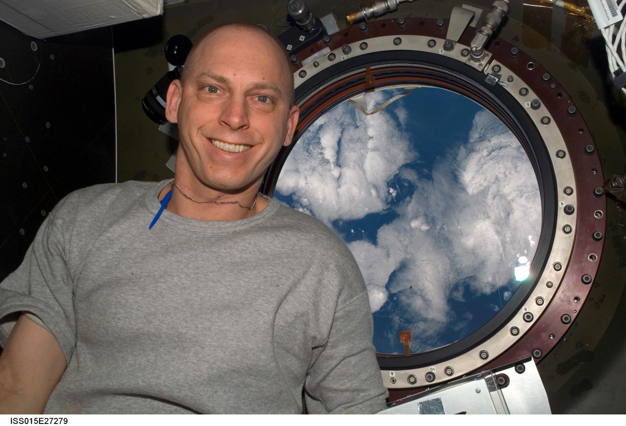 ISS015-E-27279 (3 Sept. 2007) --- NASA astronaut Clay Anderson, Expedition 15 flight engineer, poses for a photo near the Earth observation window in the Destiny laboratory of the International Space Station.