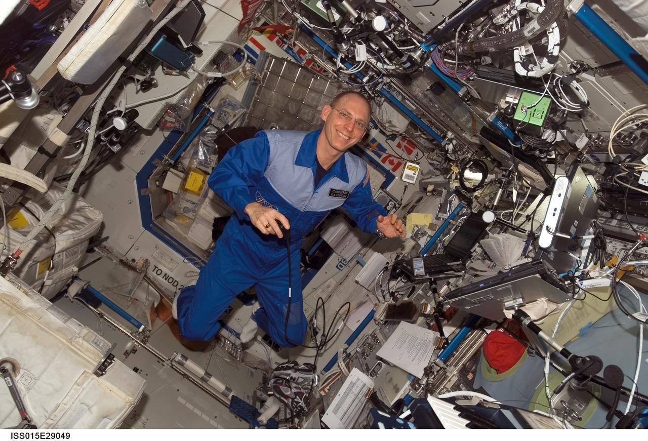 ISS015-E-29049 (16 Sept. 2007) --- Astronaut Clay Anderson, Expedition 15 flight engineer, smiles for a photo while floating in the Destiny laboratory of the International Space Station.