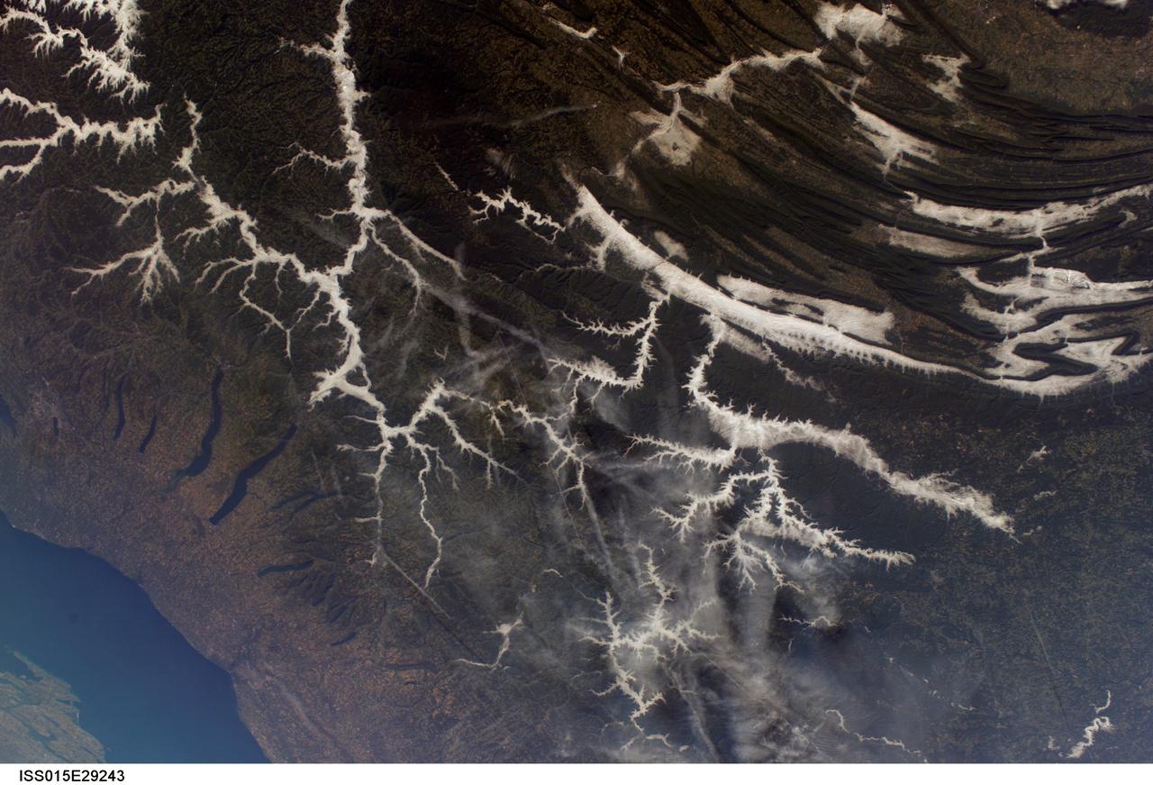 ISS015-E-029243 (25 Sept. 2007) --- Sun glint on several rivers in New York and Pennsylvania dominates this view from the International Space Station, photographed by one of the Expedition 15 crew members on Sept. 25, 2007.  A small section of Lake Ontario is visible at bottom left, with New York's Finger Lakes easily recognizable above and to the right of it.