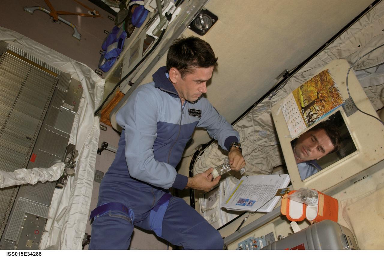 ISS015-E-34286 (13 Oct. 2007) --- Cosmonaut Yuri I. Malenchenko, Expedition 16 flight engineer representing Russia's Federal Space Agency, works with a hybridizer from the Rekomb-K kit used in the Konyugatsia (Conjugation) experiment in the Zvezda Service Module of the International Space Station.