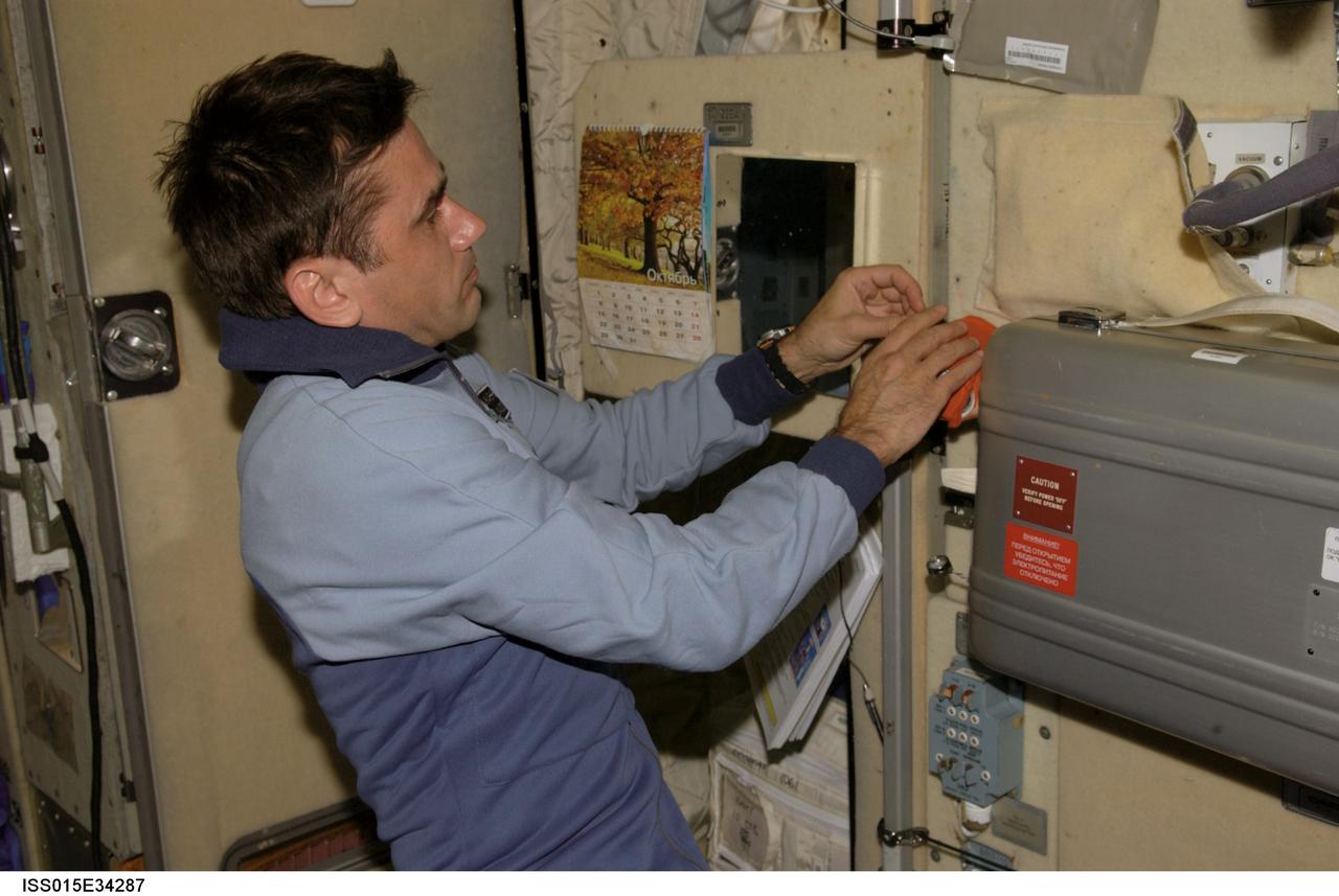 ISS015-E-34287 (13 Oct. 2007) --- Cosmonaut Yuri I. Malenchenko, Expedition 16 flight engineer representing Russia's Federal Space Agency, places hybridizers in orange Rekomb-kit in the Zvezda Service Module of the International Space Station.