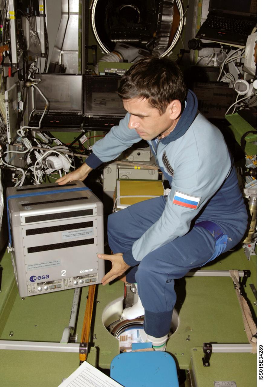 ISS015-E-34289 (13 Oct. 2007) --- Cosmonaut Yuri I. Malenchenko, Expedition 16 flight engineer representing Russia's Federal Space Agency, works with an incubator in the Zvezda Service Module of the International Space Station.