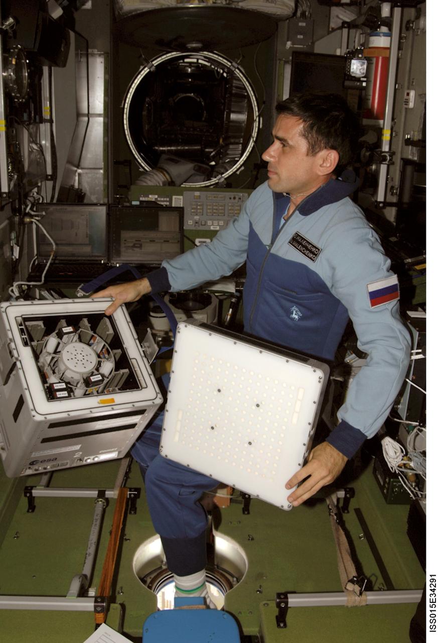 ISS015-E-34291 (13 Oct. 2007) --- Cosmonaut Yuri I. Malenchenko, Expedition 16 flight engineer representing Russia's Federal Space Agency, works with an incubator in the Zvezda Service Module of the International Space Station.