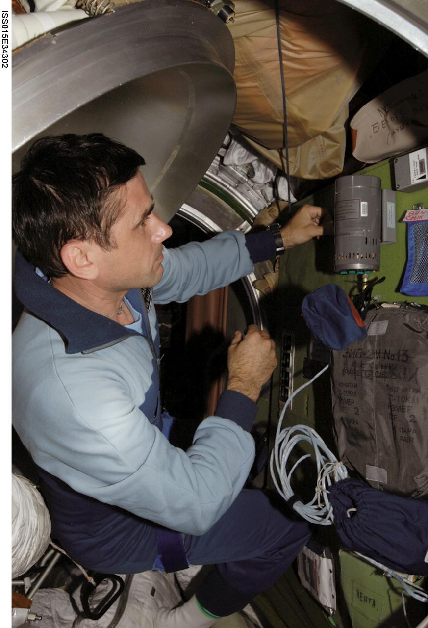 ISS015-E-34302 (12 Oct. 2007) --- Russia's Federal Space Agency cosmonaut Yuri Malenchenko, Soyuz commander and Expedition 16 flight engineer, is seen onboard the International Space Station on docking day.
