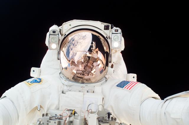 NASA image: Parazynski during EVA 3