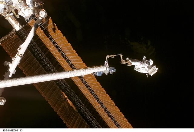 NASA image: Parazynski during Expedition 16/STS-120 EVA 4