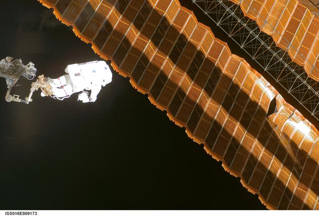 NASA image: Parazynski during Expedition 16/STS-120 EVA 4