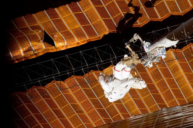 NASA image: Parazynski during Expedition 16/STS-120 EVA 4