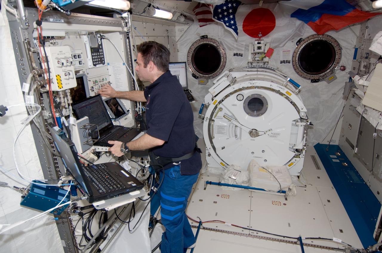 ISS017-E-013312 (15 Aug. 2008) --- NASA astronaut Greg Chamitoff, Expedition 17 flight engineer, works at the Japanese Remote Manipulator System (JEM-RMS) work station in the Kibo laboratory of the International Space Station.