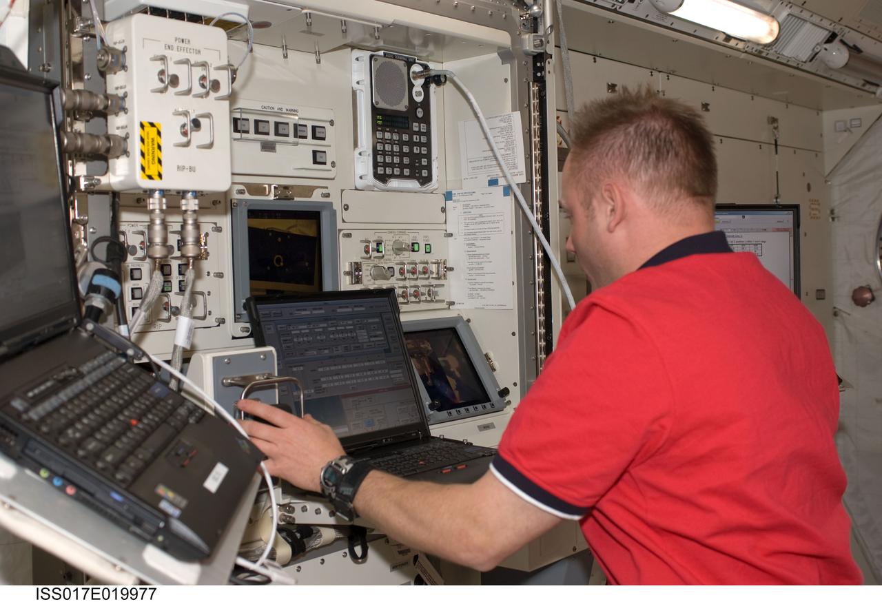 ISS017-E-019977 (19 Oct. 2008) --- NASA astronaut Michael Fincke, Expedition 18 commander, activates the Robotics Laptop Terminal (RLT) of the JEM Robotic Manipulator System (JEMRMS) in the Kibo laboratory of the International Space Station.