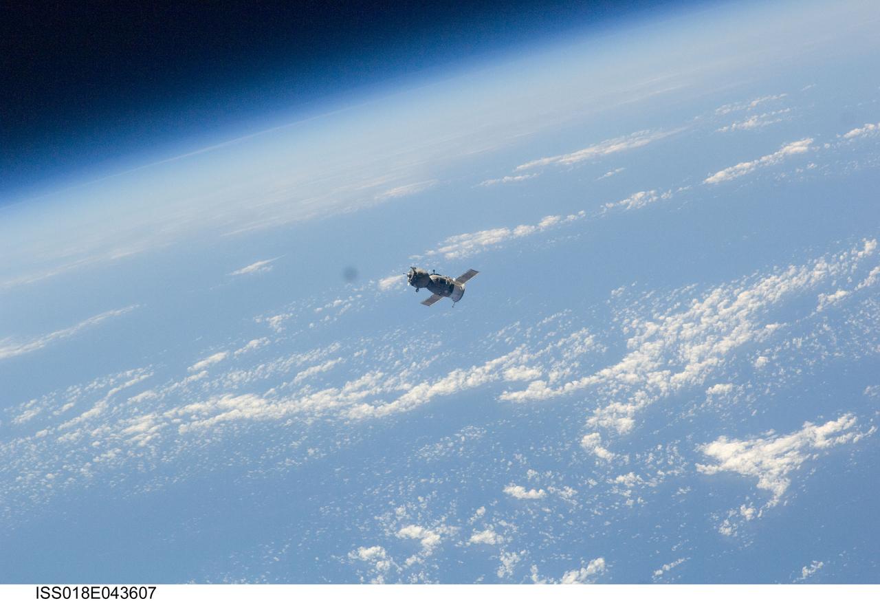 ISS018-E-043607 (28 March 2009) --- Soyuz TMA-14 is photographed from the International Space Station as the two spacecraft approach each other in Earth orbit on March 28 prior to a docking that delivers the Expedition 19 crew to the orbital outpost.