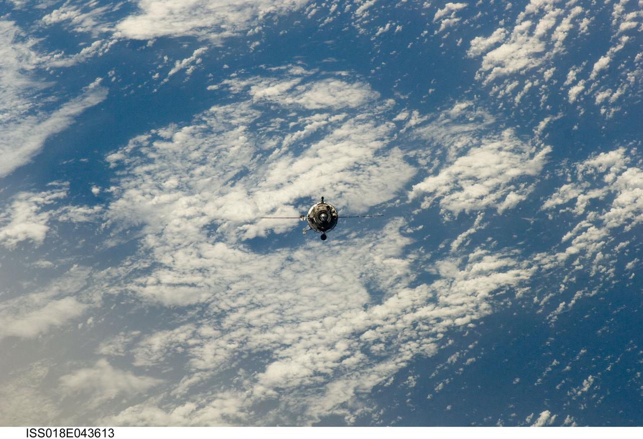 ISS018-E-043613 (28 March 2009) --- Soyuz TMA-14 is photographed from the International Space Station as the two spacecraft approach each other in Earth orbit on March 28 prior to a docking that delivers the Expedition 19 crew to the orbital outpost.