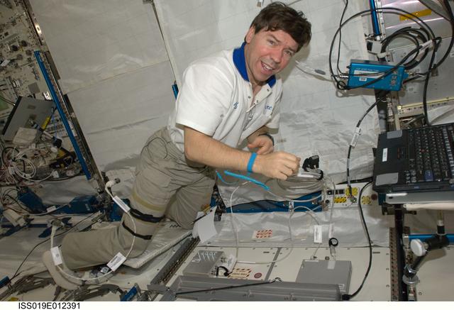 NASA image: Barratt with MSG in Kibo