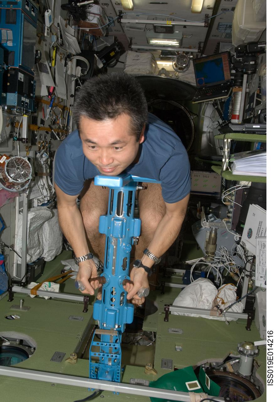 ISS019-E-014216 (6 May 2009) --- Japan Aerospace Exploration Agency (JAXA) astronaut Koichi Wakata, Expedition 19/20 flight engineer, uses the IM mass measurement device to perform the PZEh-MO-8/Body Mass Measurement Russian biomedical routine assessments in the Zvezda Service Module of the International Space Station.