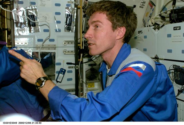 NASA image: Krikalev on STS-97 orbiter Endeavour's middeck