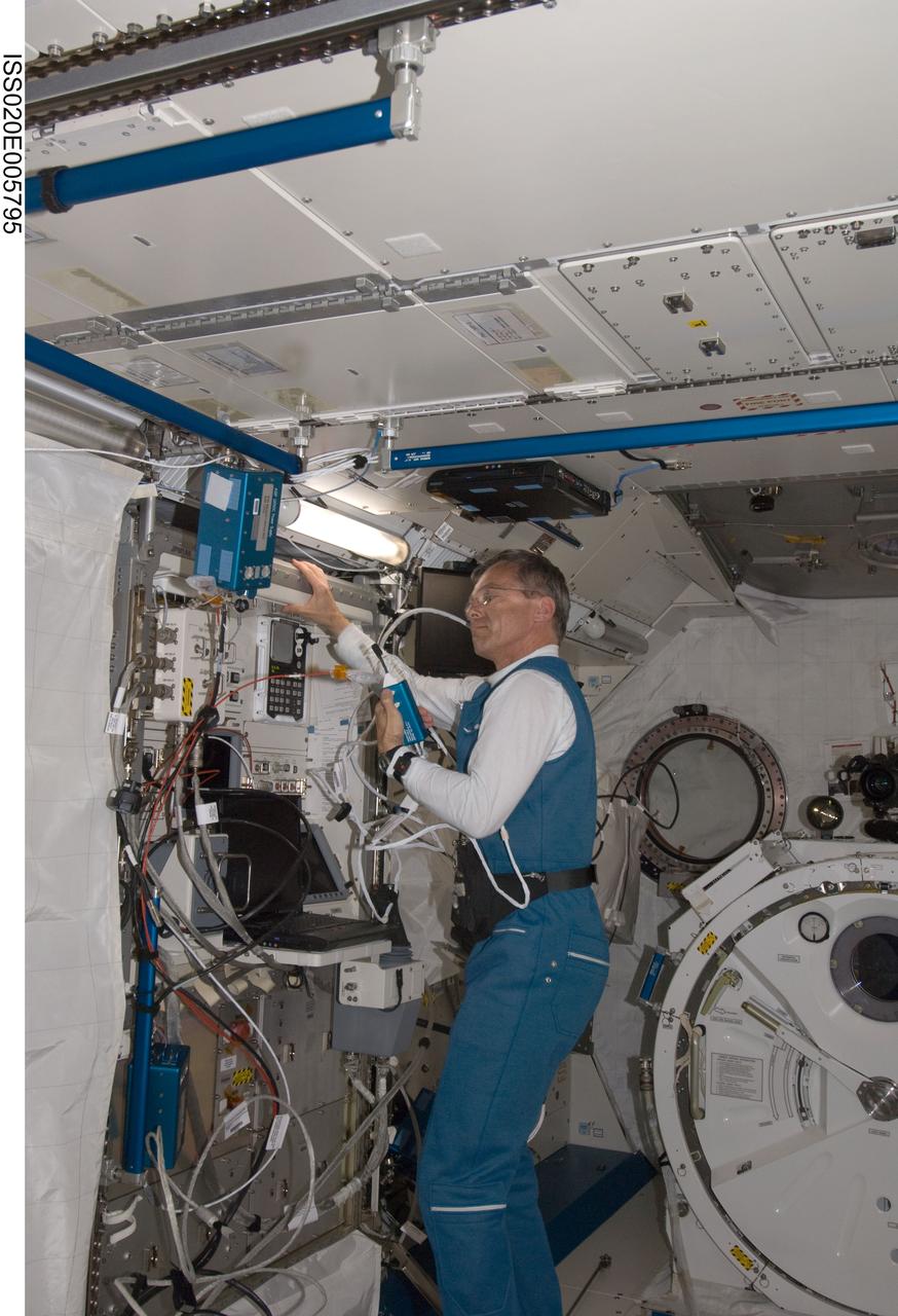 ISS020-E-005795 (30 May 2009) --- Canadian Space Agency astronaut Robert Thirsk, Expedition 20 flight engineer, works in the Kibo laboratory of the International Space Station.