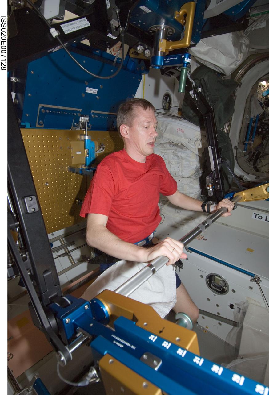 ISS020-E-007128 (5 June 2009) --- European Space Agency astronaut Frank De Winne, Expedition 20 flight engineer, exercises using the advanced Resistive Exercise Device (aRED) in the Unity node of the International Space Station.