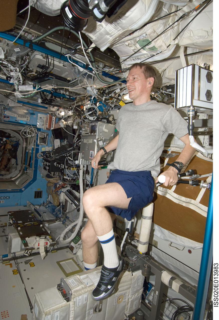 ISS020-E-013983 (22 June 2009) --- European Space Agency astronaut Frank De Winne, Expedition 20 flight engineer, exercises on the Cycle Ergometer with Vibration Isolation System (CEVIS) in the Destiny laboratory of the International Space Station.