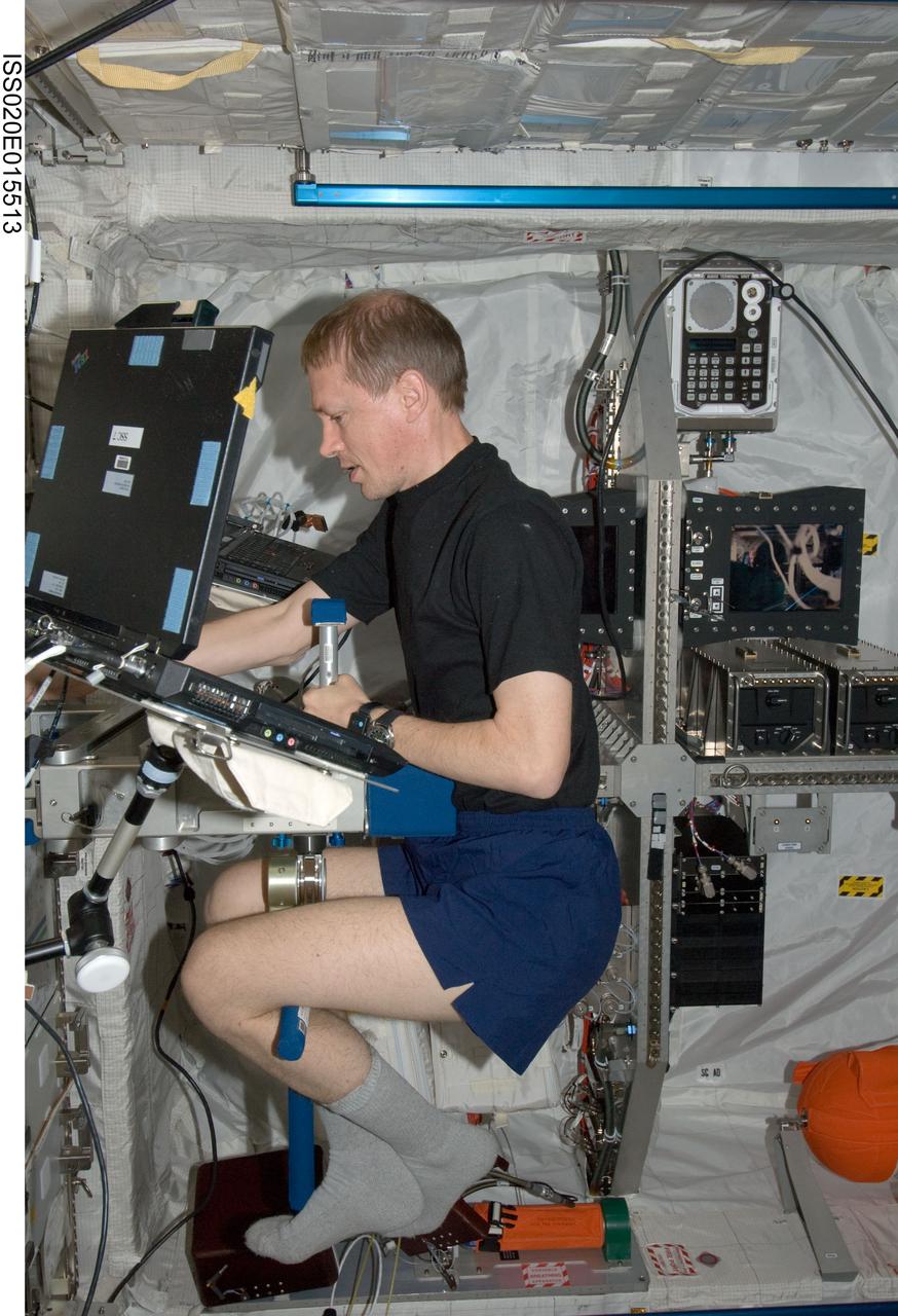 ISS020-E-015513 (29 June 2009) --- European Space Agency astronaut Frank De Winne, Expedition 20 flight engineer, works with the Space Linear Acceleration Mass Measurement Device (SLAMMD) in the Columbus laboratory of the International Space Station.