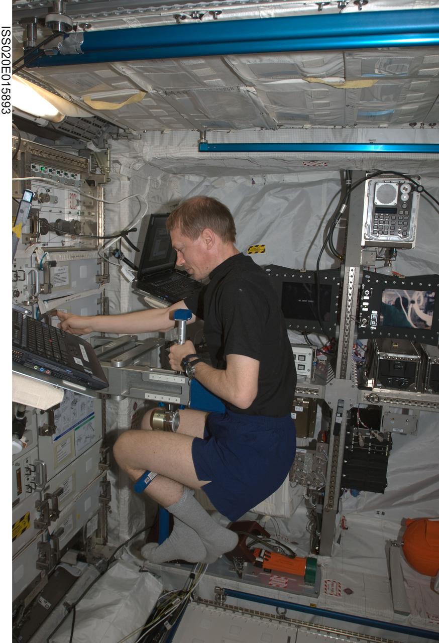 ISS020-E-015893 (29 June 2009) --- European Space Agency astronaut Frank De Winne, Expedition 20 flight engineer, works with the Space Linear Acceleration Mass Measurement Device (SLAMMD) in the Columbus laboratory of the International Space Station.