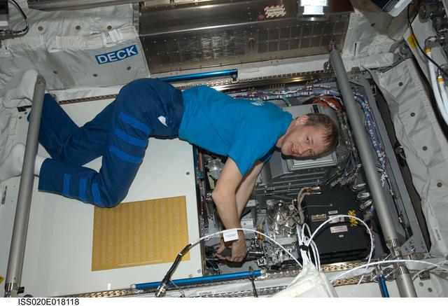 NASA image: FSS (Fluid Servicing System)