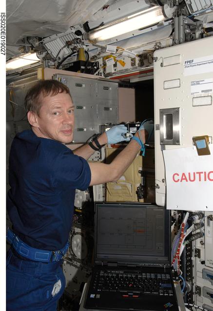 NASA image: De Winne with CBEF in Kibo