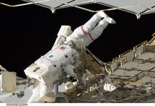 NASA image: iss020e022004