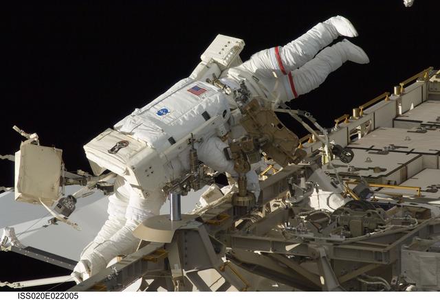 NASA image: iss020e022005