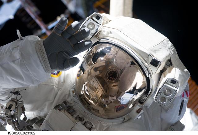 NASA image: STS-127  EVA-3