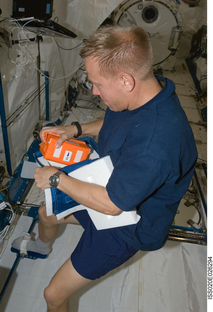 ISS020-E-026294 (29 July 2009) --- Astronaut Tim Kopra, Expedition 20 flight engineer, works in the Kibo laboratory of the International Space Station.