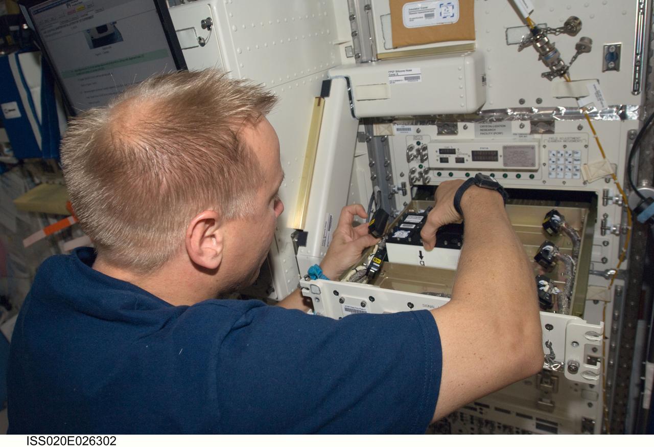 ISS020-E-026302 (29 July 2009) --- Astronaut Tim Kopra, Expedition 20 flight engineer, works at the Protein Crystallization Research Facility (PCRF) in the Kibo laboratory of the International Space Station.