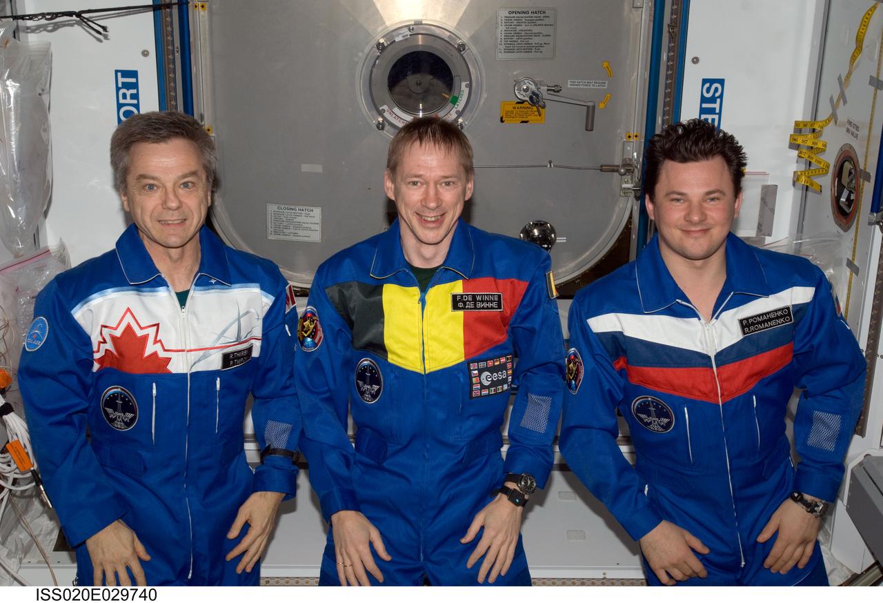 ISS020-E-029740 (10 Aug. 2009) --- Canadian Space Agency astronaut Robert Thirsk (left), European Space Agency astronaut Frank De Winne and cosmonaut Roman Romanenko, all Expedition 20 flight engineers, pose for an in-flight portrait in the Harmony node of the International Space Station.