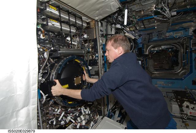 NASA image: De Winne in U.S. Laboratory with CIR