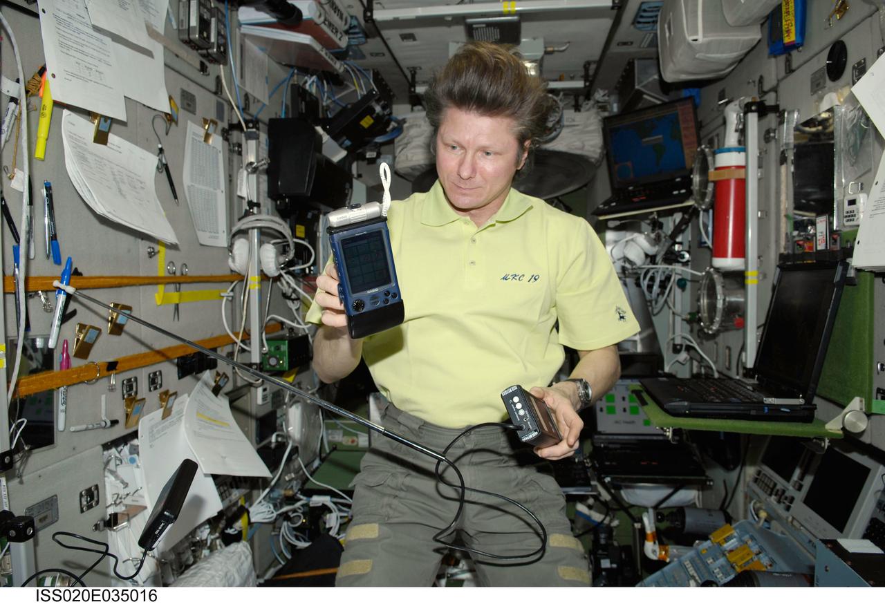 ISS020-E-035016 (27 Aug. 2009) --- Russian cosmonaut Gennady Padalka, Expedition 20 commander, uses the Russian BAR/EXPERT science payload to take various environmental measurements in the Zvezda Service Module of the International Space Station.