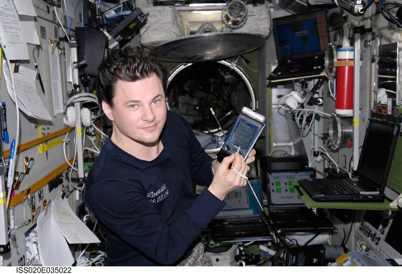 ISS020-E-035022 (27 Aug. 2009) --- Russian cosmonaut Roman Romanenko, Expedition 20 flight engineer, uses the Russian BAR/EXPERT science payload to take various environmental measurements in the Zvezda Service Module of the International Space Station.