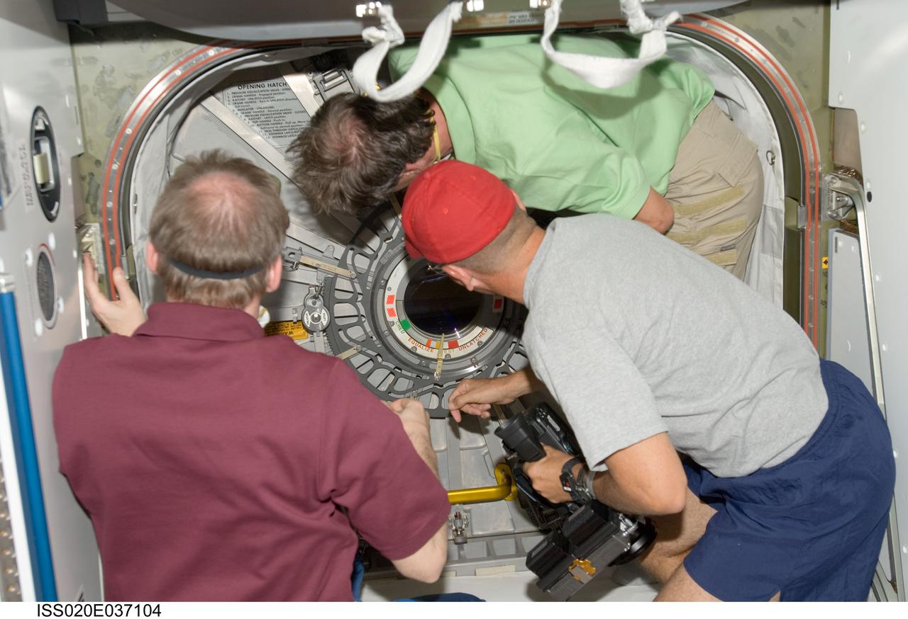 ISS020-E-037104 (31 Aug. 2009) --- NASA astronaut Rick Sturckow (right), STS-128 commander; along with European Space Agency astronauts Frank De Winne (left), Expedition 20 flight engineer; and Christer Fuglesang, STS-128 mission specialist, prepare to open the hatch that will lead into the temporarily installed Leonardo Multi-Purpose Logistics Module while Space Shuttle Discovery remains docked with the International Space Station.