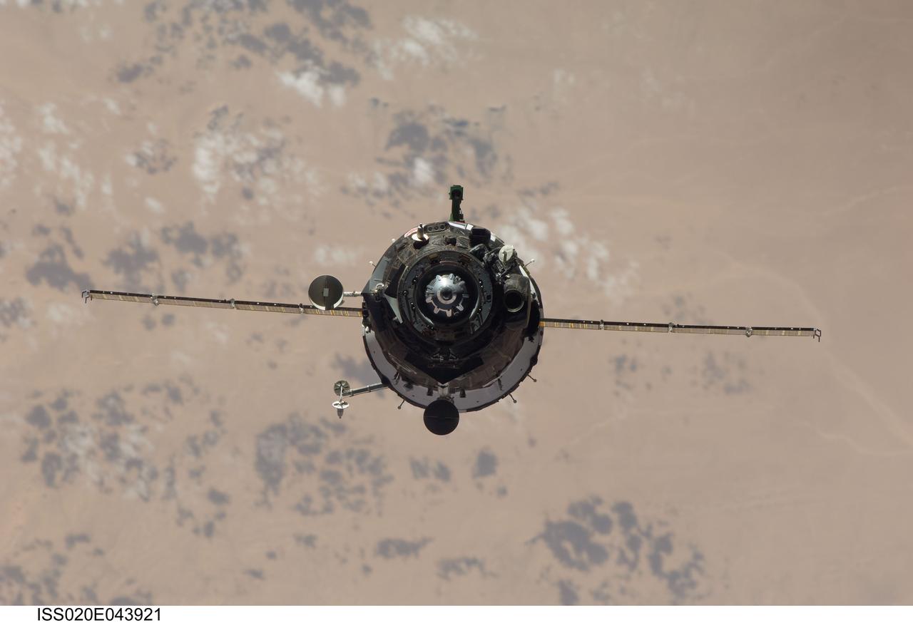 ISS020-E-043921 (2 Oct. 2009) --- The Soyuz TMA-16 spacecraft approaches the International Space Station, carrying NASA astronaut Jeffrey Williams, Expedition 21 flight engineer; Russian cosmonaut Maxim Suraev, Soyuz commander and flight engineer; and spaceflight participant Guy Laliberté. Williams and Suraev will spend six months on the station, while Laliberté will return to Earth on Oct. 10 with two of the Expedition 20 crew members currently on the complex. Docking to the Zvezda Service Module aft port occurred at 3:35 a.m. (CDT) on Oct. 2, 2009.