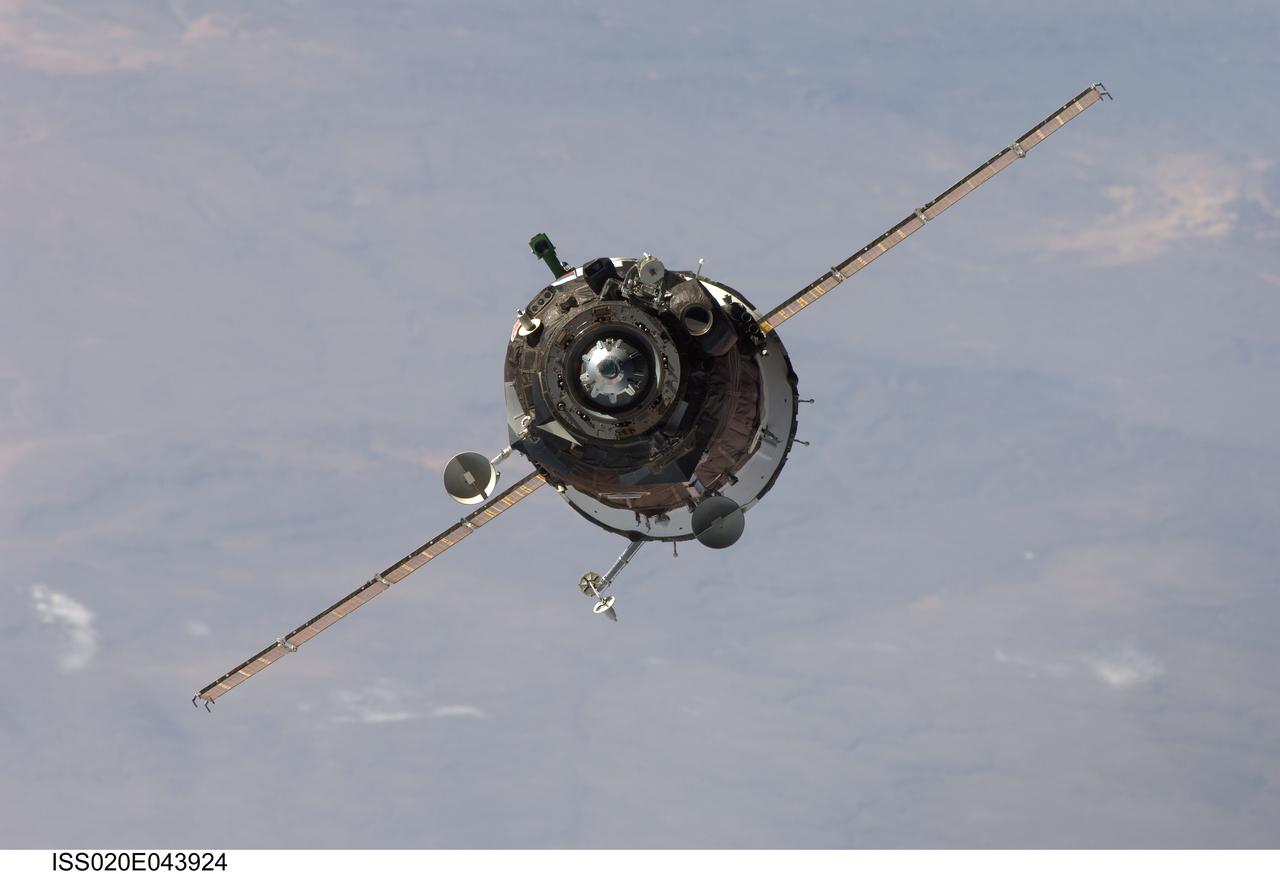 ISS020-E-043924 (2 Oct. 2009) --- The Soyuz TMA-16 spacecraft approaches the International Space Station, carrying NASA astronaut Jeffrey Williams, Expedition 21 flight engineer; Russian cosmonaut Maxim Suraev, Soyuz commander and flight engineer; and spaceflight participant Guy Laliberté. Williams and Suraev will spend six months on the station, while Laliberté will return to Earth on Oct. 10 with two of the Expedition 20 crew members currently on the complex. Docking to the Zvezda Service Module aft port occurred at 3:35 a.m. (CDT) on Oct. 2, 2009.