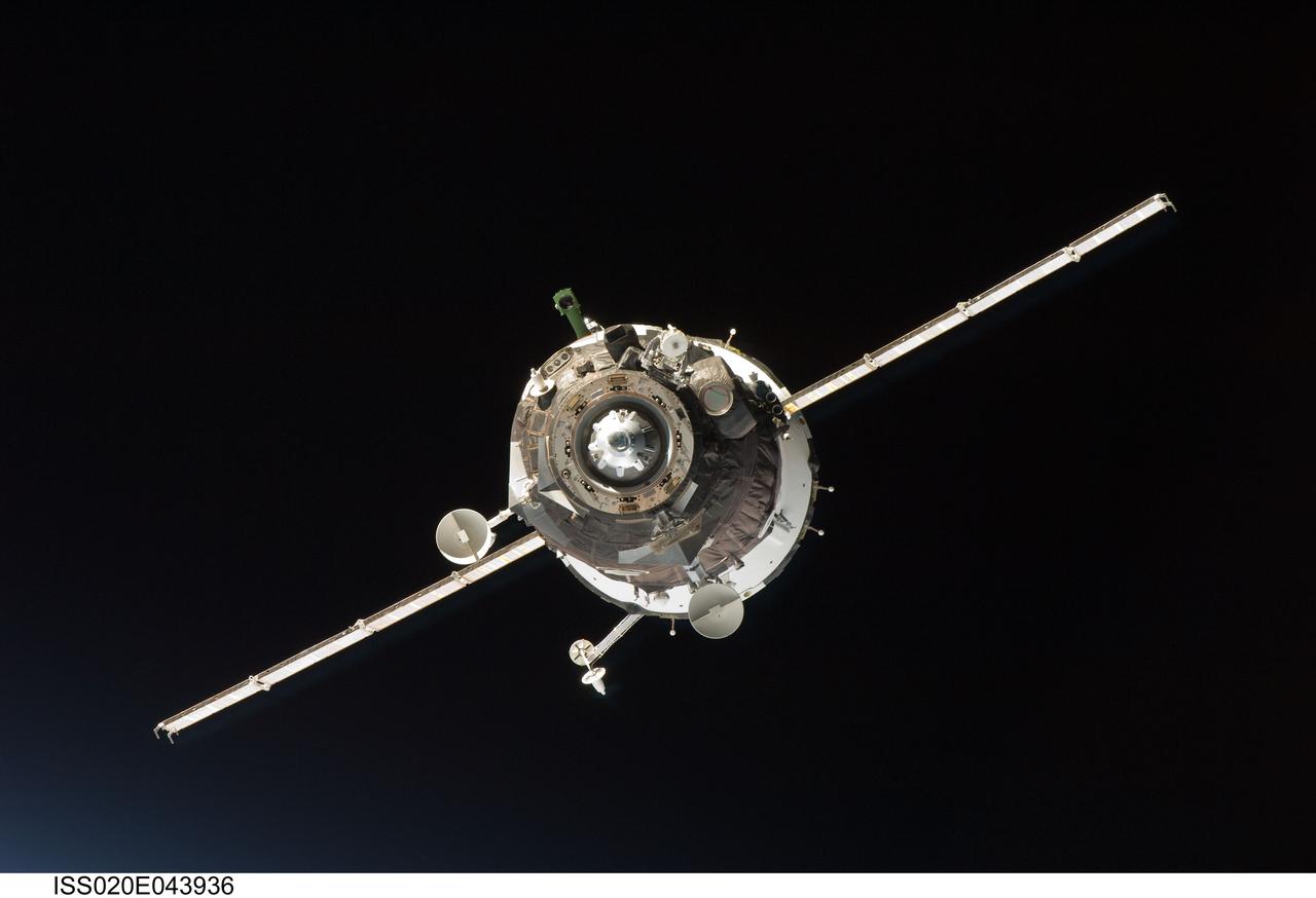 ISS020-E-043936 (2 Oct. 2009) --- The Soyuz TMA-16 spacecraft approaches the International Space Station, carrying NASA astronaut Jeffrey Williams, Expedition 21 flight engineer; Russian cosmonaut Maxim Suraev, Soyuz commander and flight engineer; and spaceflight participant Guy Laliberté. Williams and Suraev will spend six months on the station, while Laliberté will return to Earth on Oct. 10 with two of the Expedition 20 crew members currently on the complex. Docking to the Zvezda Service Module aft port occurred at 3:35 a.m. (CDT) on Oct. 2, 2009.