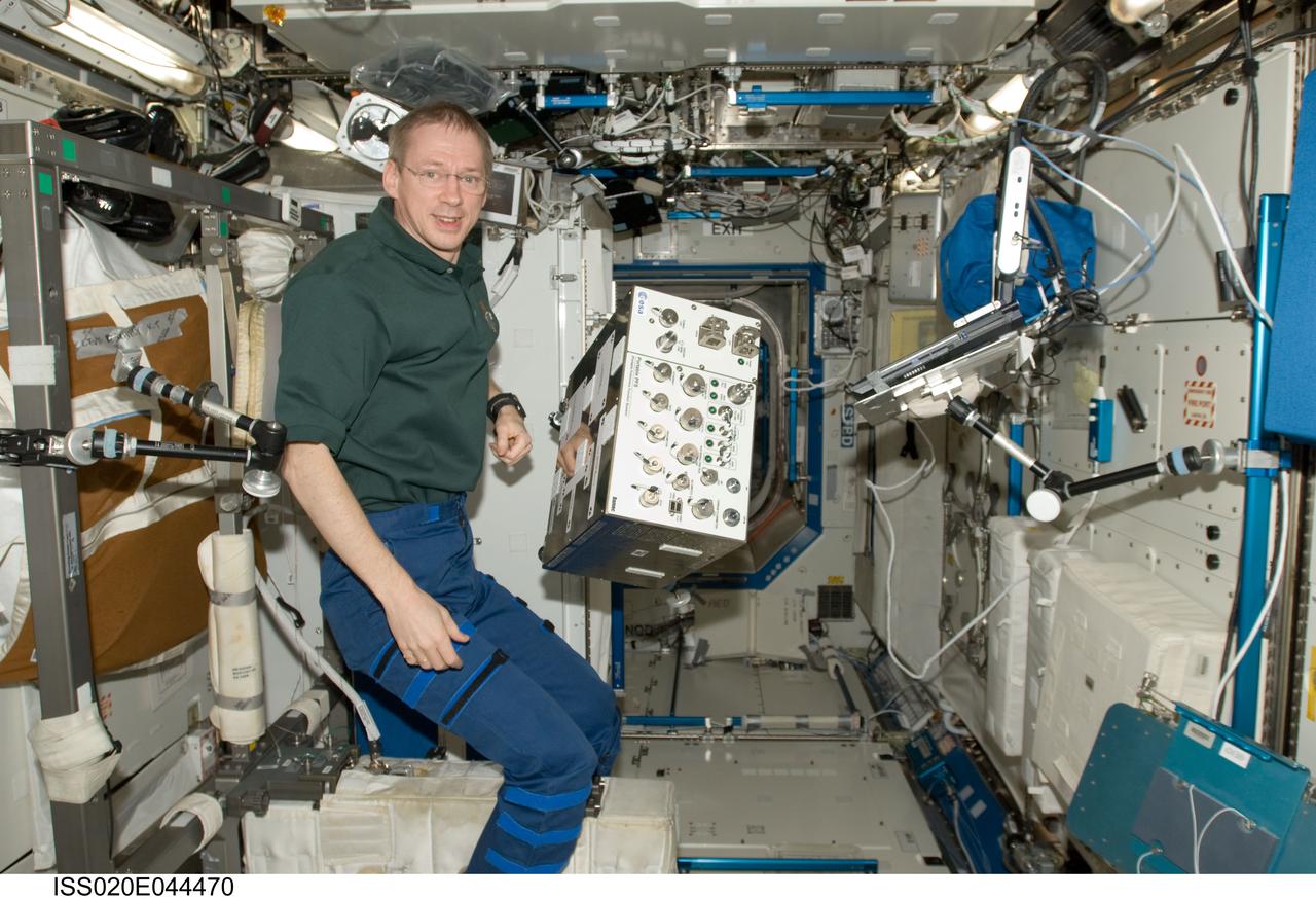 ISS020-E-044470 (3 Oct. 2009) --- European Space Agency astronaut Frank De Winne, Expedition 20 flight engineer and Expedition 21 commander, is pictured near Portable Pulmonary Function System (PPFS) hardware floating freely in the Destiny laboratory of the International Space Station.