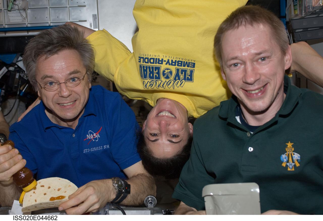 ISS020-E-044662 (1 Oct. 2009) --- Canadian Space Agency astronaut Robert Thirsk (left), NASA astronaut Nicole Stott and European Space Agency astronaut Frank De Winne, all Expedition 20 flight engineers, pose for a photo near the galley in the Unity node of the International Space Station.