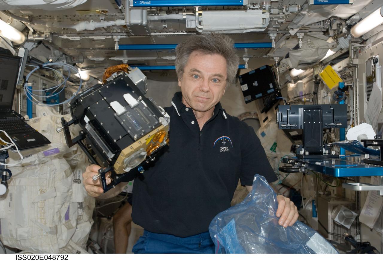 ISS020-E-048792 (7 Oct. 2009) --- Canadian Space Agency astronaut Robert Thirsk, Expedition 20/21 flight engineer, holds Fluid Physics Experiment Facility/Marangoni Surface (FPEF MS) Core hardware in the Kibo laboratory of the International Space Station.
