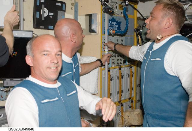 NASA image: iss020e049848