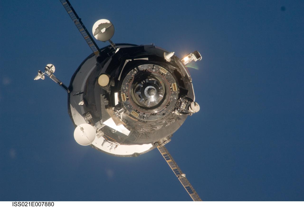 ISS021-E-007880 (17 Oct. 2009) --- An unpiloted ISS Progress resupply vehicle approaches the International Space Station, bringing 1,918 pounds of propellant, 110 pounds of oxygen and air, 926 pounds of water and 1,750 pounds of spare parts and supplies for the Expedition 21 crew members aboard the station. Progress 35 docked to the Pirs Docking Compartment at 8:40 p.m. (CDT), Oct. 17, 2009, after a three-day flight from the Baikonur Cosmodrome in Kazakhstan.