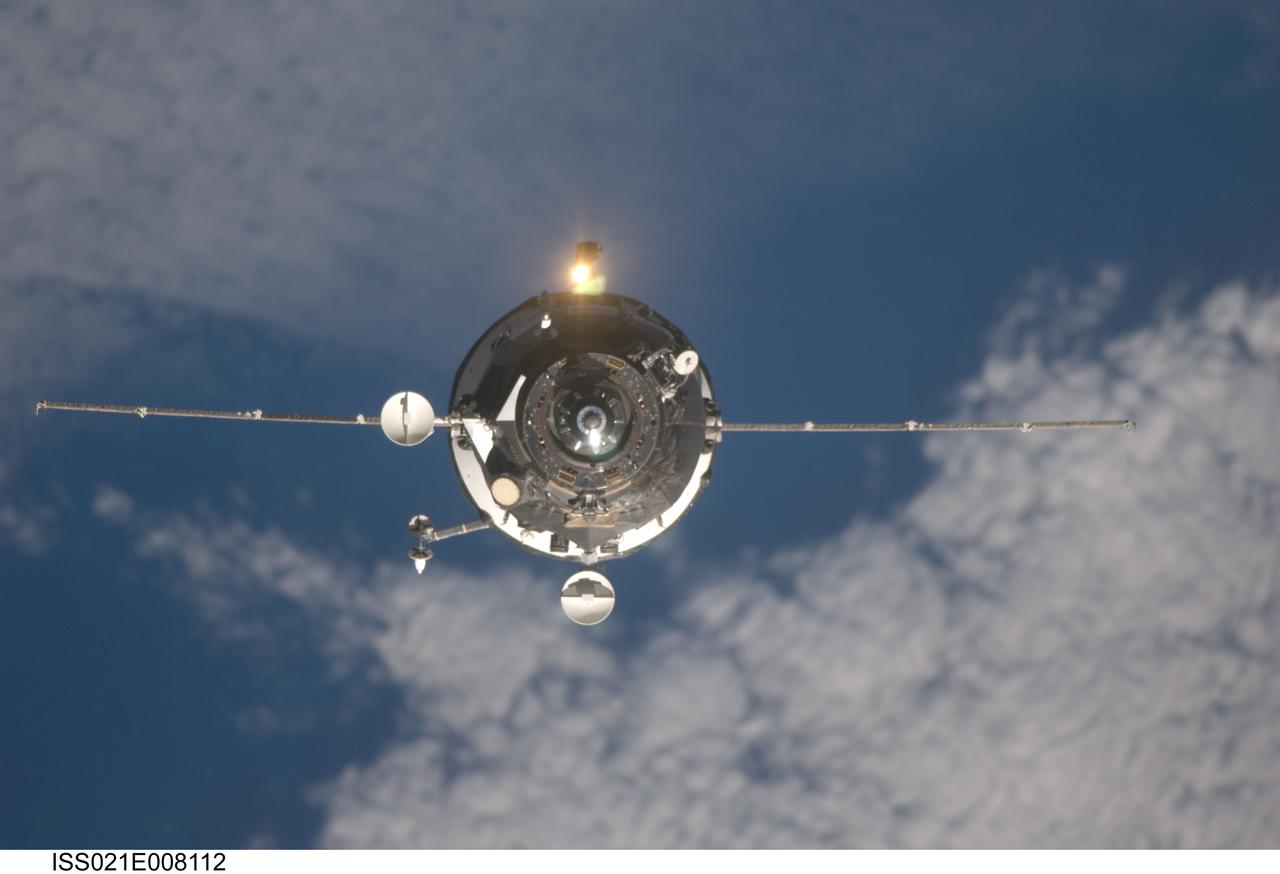 ISS021-E-008112 (17 Oct. 2009) --- An unpiloted ISS Progress resupply vehicle approaches the International Space Station, bringing 1,918 pounds of propellant, 110 pounds of oxygen and air, 926 pounds of water and 1,750 pounds of spare parts and supplies for the Expedition 21 crew members aboard the station. Progress 35 docked to the Pirs Docking Compartment at 8:40 p.m. (CDT), Oct. 17, 2009, after a three-day flight from the Baikonur Cosmodrome in Kazakhstan.