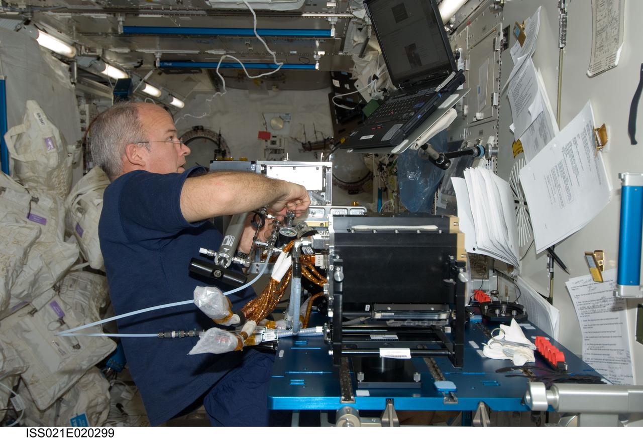 ISS021-E-020299 (5 Nov. 2009) --- NASA astronaut Jeffrey Williams, Expedition 21 flight engineer, works with Fluid Physics Experiment Facility/Marangoni Surface (FPEF MS) Core hardware in the Kibo laboratory of the International Space Station. The Marangoni convection experiment in the FPEF examines fluid tension flow in micro-G.
