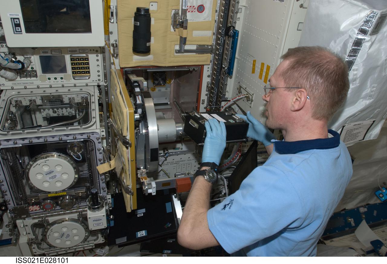 ISS021-E-028101 (17 Nov. 2009) --- European Space Agency astronaut Frank De Winne, Expedition 21 commander, works with the RadSilk experiment in the Kibo laboratory of the International Space Station. RadSilk examines the effects of radiation exposure in microgravity on silkworms.