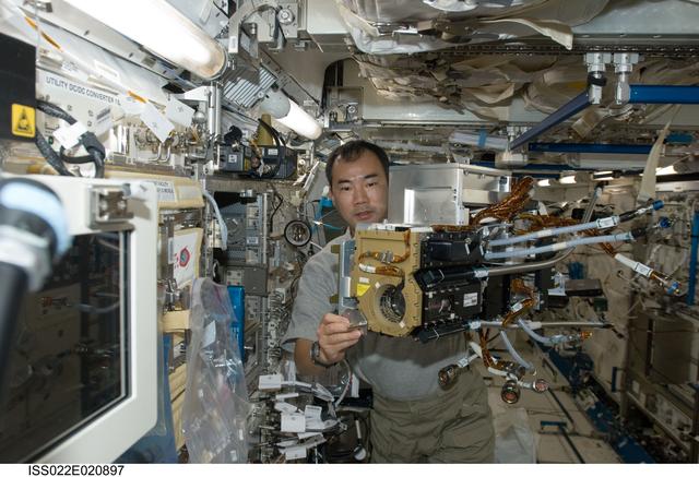 NASA image: Noguchi removes the FPEF MI in the JPM during Expedition 22