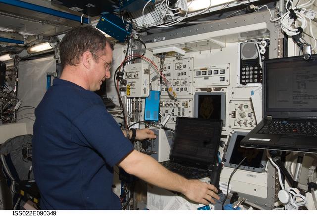 NASA image: Creamer checks out SFA Grapple in the JPM during Expedition 22