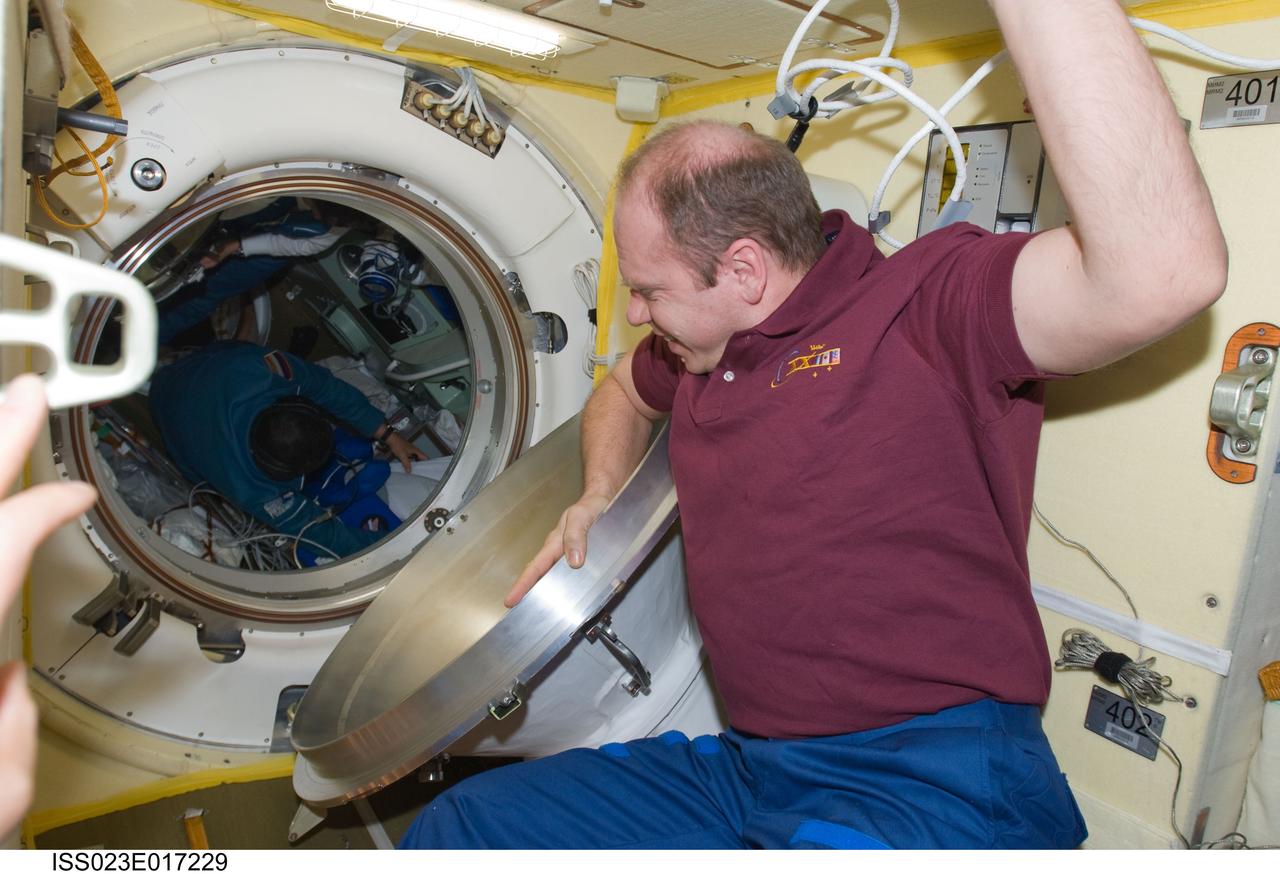 094 iss spyuztma18 hatchopen 249